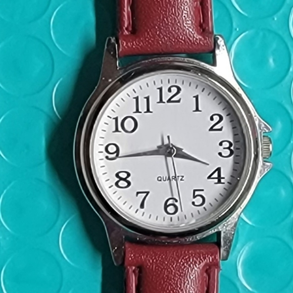 GUC White Stag Easy Read Dial Wrist Watch - Picture 2 of 5